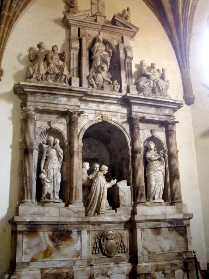 Salas - Colegiata de Santa María la Mayor - Mausoleo de D. Fernando de Valdés Salas (Pompeo Leoni. 1576-1584)