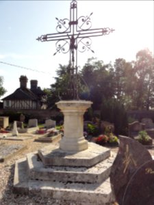 Saint-Nicolas-de-la-Haie (Seine-Mar.) croix de cimetière photo