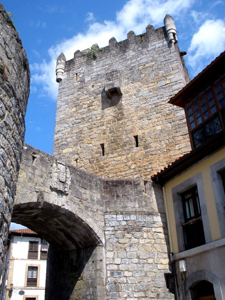 Salas - Palacio y Torre de Valdés Salas2