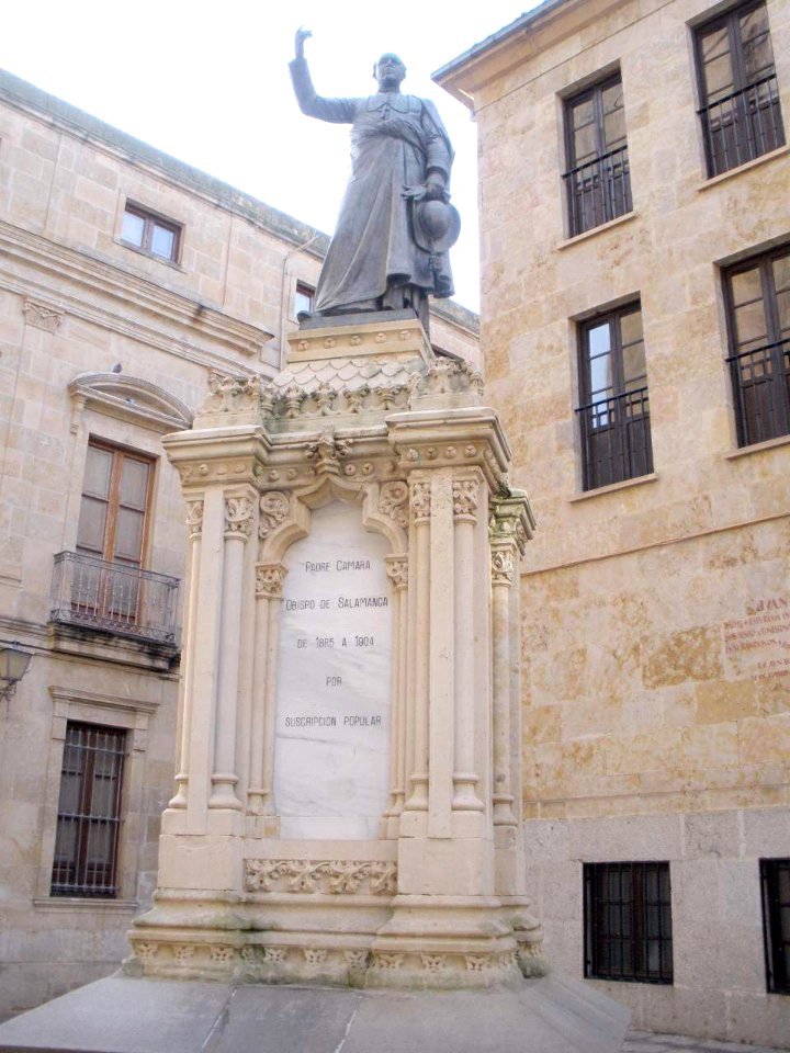 Salamanca - Monumento al Padre Cámara