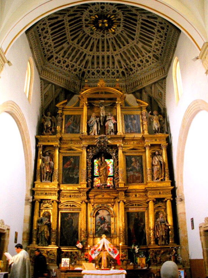 Salamanca - Iglesia de Santa María de los Caballeros 07
