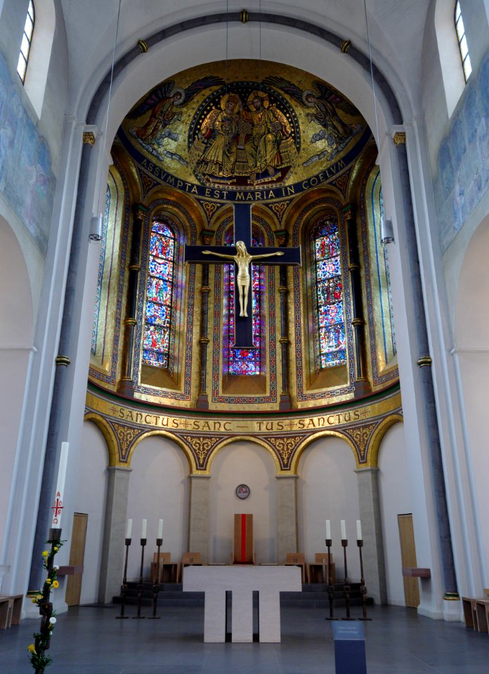 Sankt-Marien-Dom.Hamburg.Kruzifix.Apsis.2