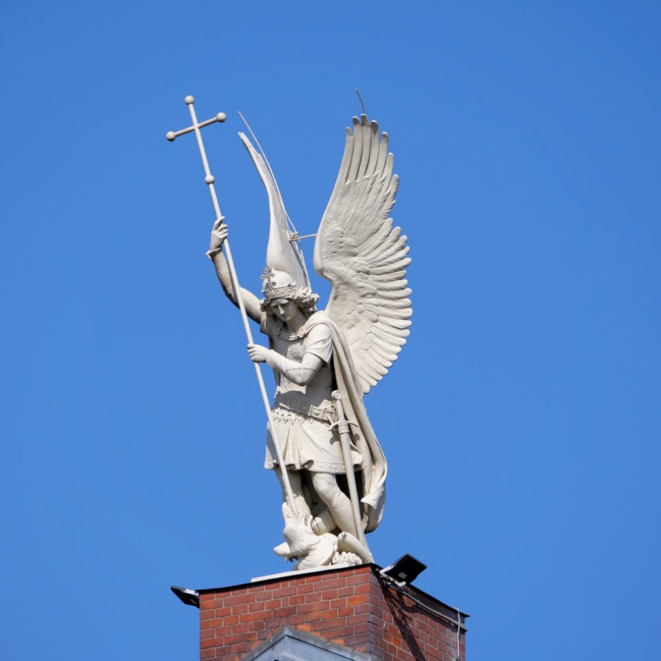 Sankt.Michael.Statue.Glockenturm.P1056619
