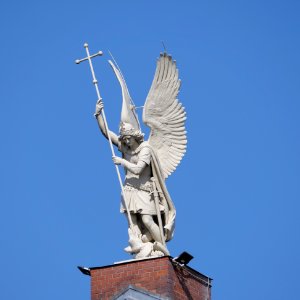 Sankt.Michael.Statue.Glockenturm.P1056619