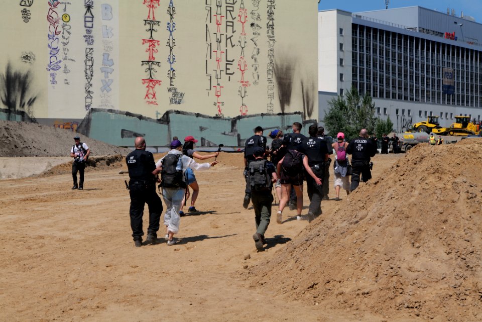 Sand im Getriebe protest A100 Treptower Park 2021-06-05 128