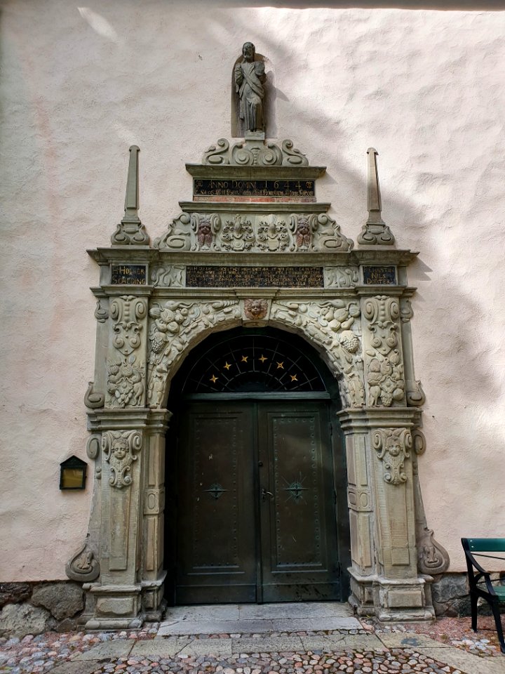 Sankt nikolai kyrka södra långhusportalen