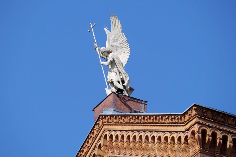 Sankt.Michael.Statue.Glockenturm.P1056614