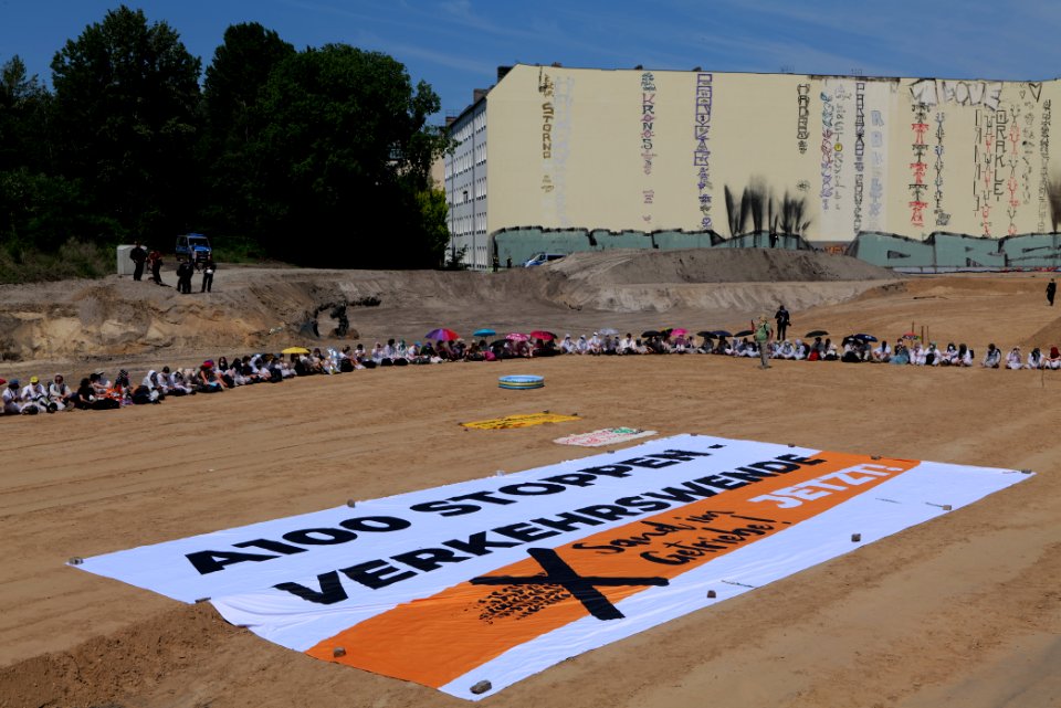 Sand im Getriebe protest A100 Treptower Park 2021-06-05 112