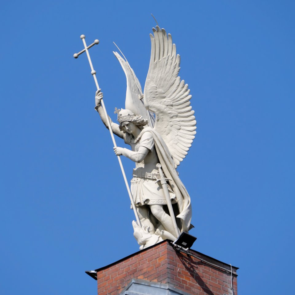 Sankt.Michael.Statue.Glockenturm.P1056616