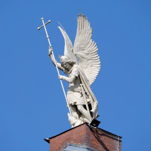 Sankt.Michael.Statue.Glockenturm.P1056616