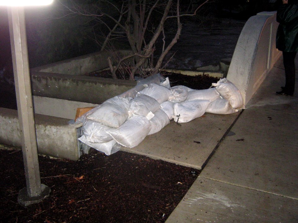 SandbagstoProtectAgBldg