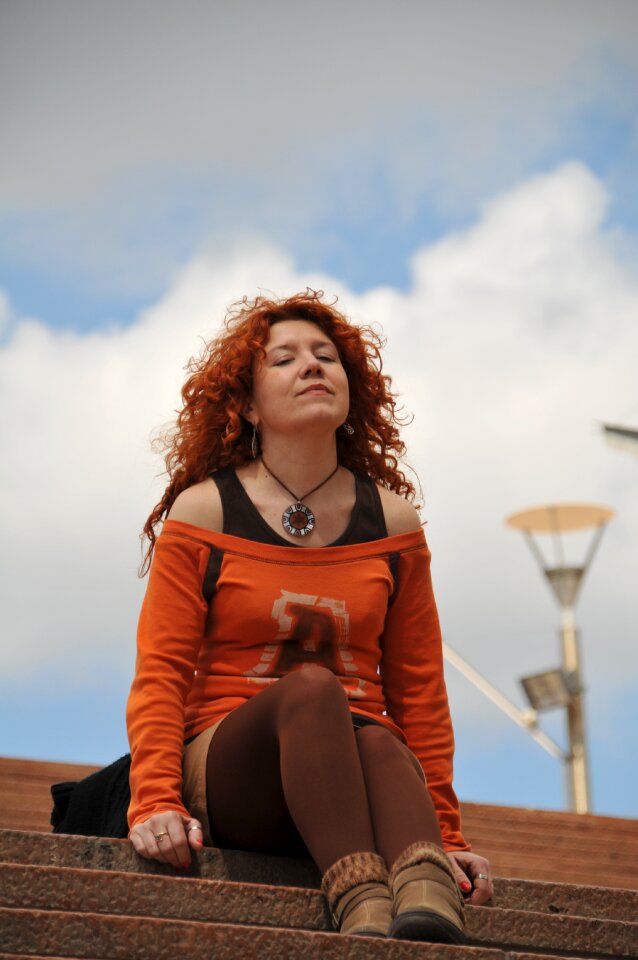 Redhead sexy woman contrapicado