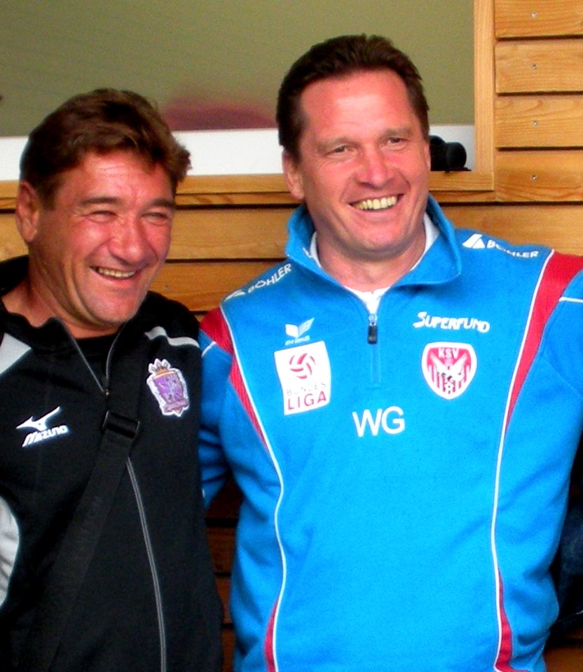 Sanfrecce hiroshima-20100620-michael-petrovic-werner-gregoritsch-2