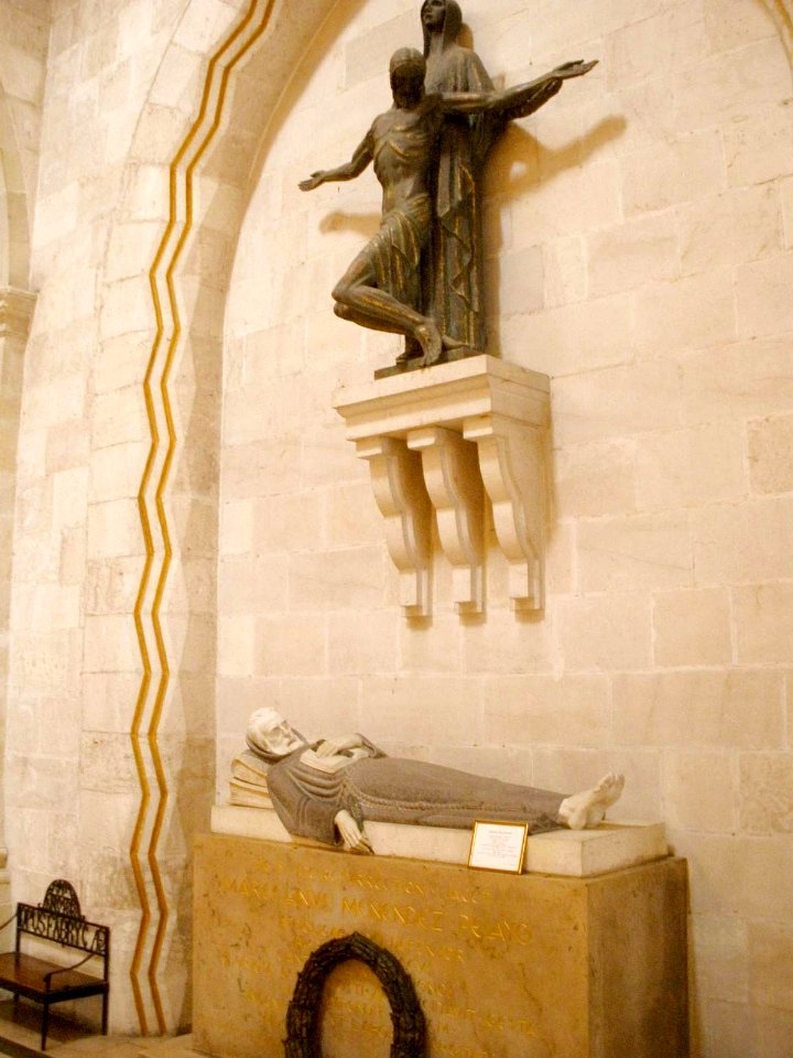 Santander - Catedral, Sepulcro de Marcelino Menéndez Pelayo, de Victorio Macho)
