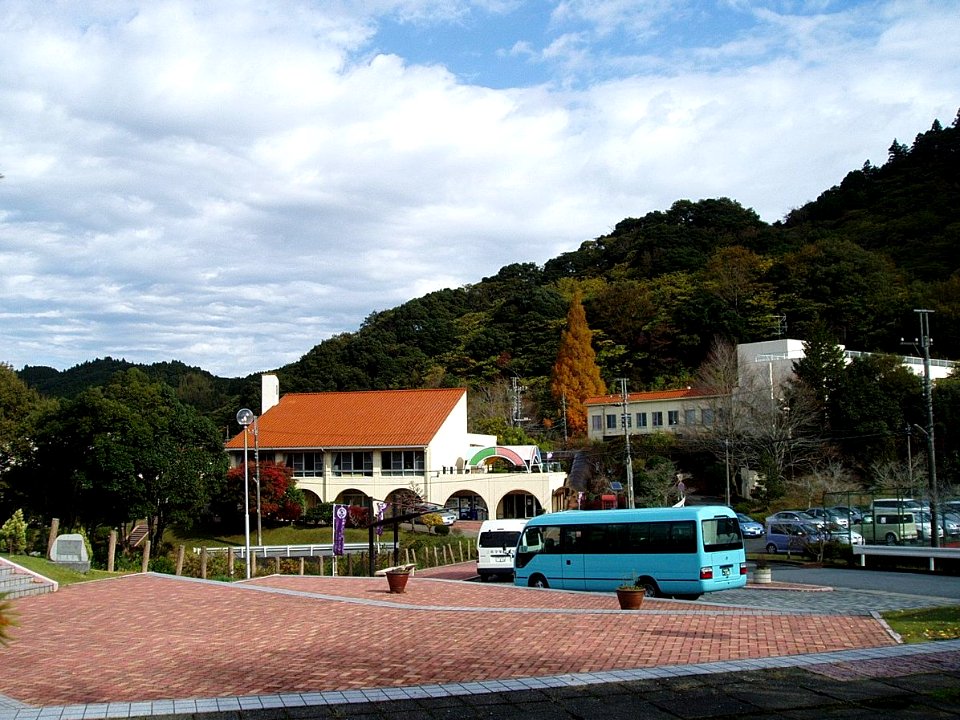 Saniku-Gakuin-College 2012111801