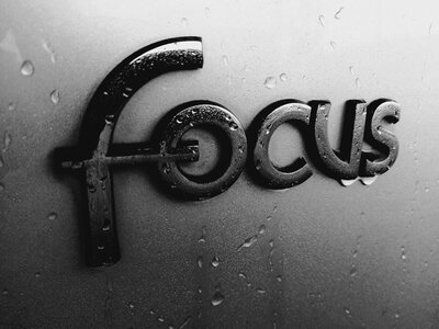 Focus ford sign