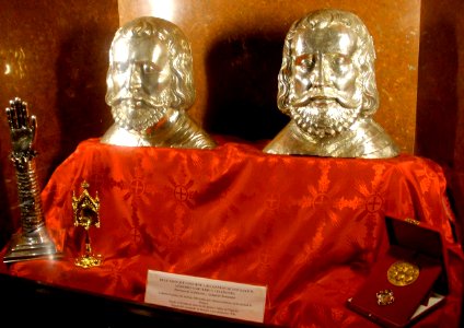 Santander - Catedral, Parroquia (cripta) del Santísimo Cristo. Relicarios de los santos mártires Emeterio y Celedonio
