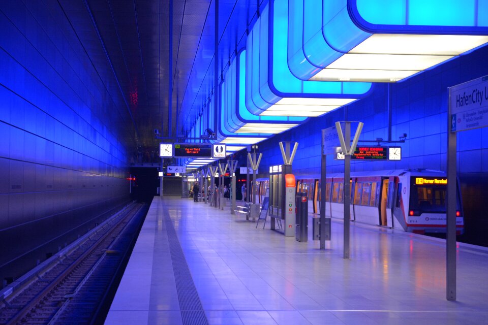 Overseas quartier lights game hochbahn photo