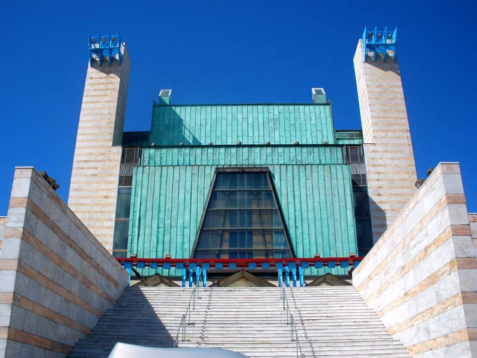 Santander - Palacio de Festivales de Cantabria (engendro también conocido como "el perro panza arriba")