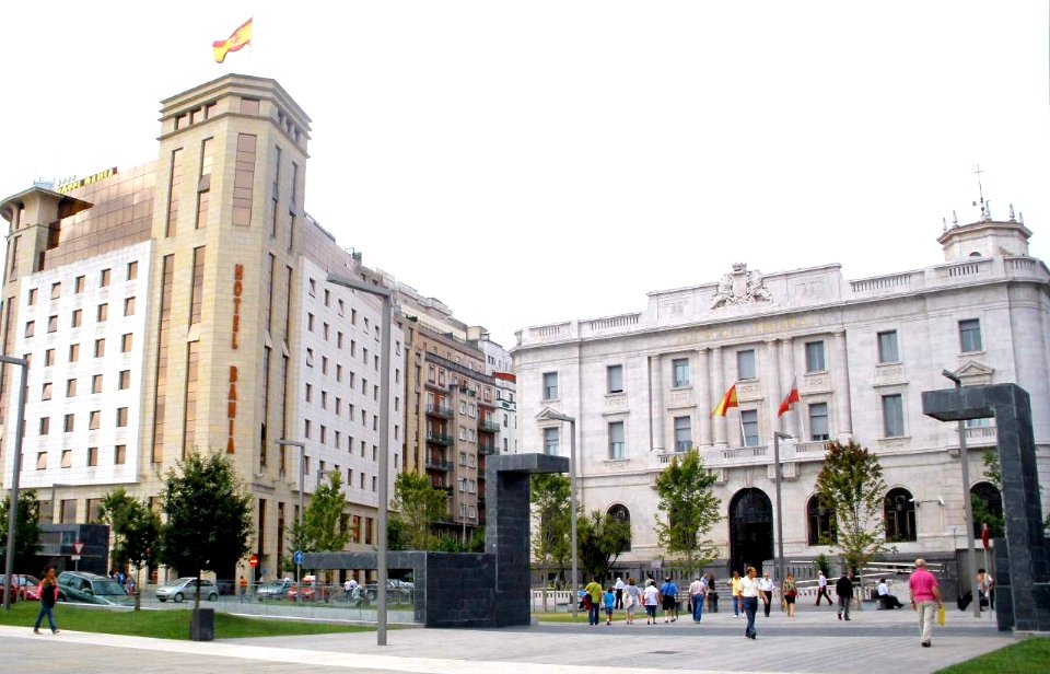 Santander - Banco de España y Hotel Bahía