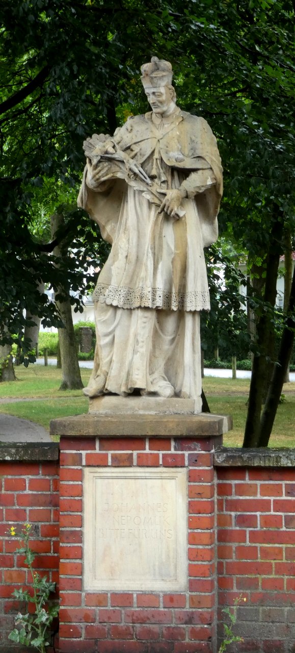 Sandsteinfigur hl. Nepomuk