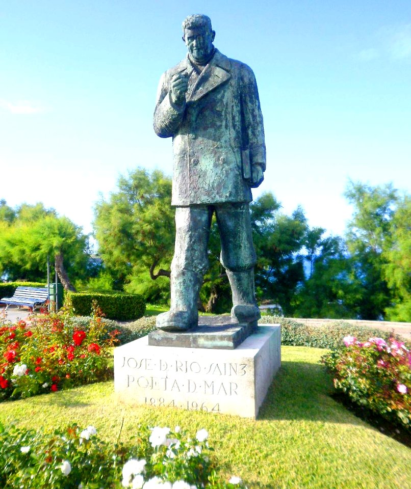 Santander - Avenida Reina Victoria, monumento al poeta José del Río Sainz