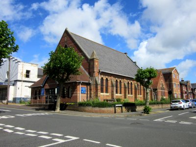 Sandown Baptist Church, Station Avenue, Sandown (July 2016) (1)