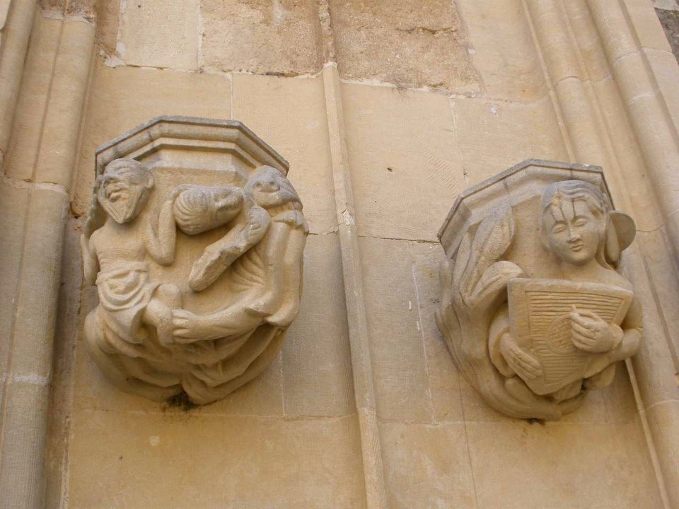 Santa María Real de Nieva - Monasterio de Nuestra Señora de Soterraña, portada gótica de la iglesia 07