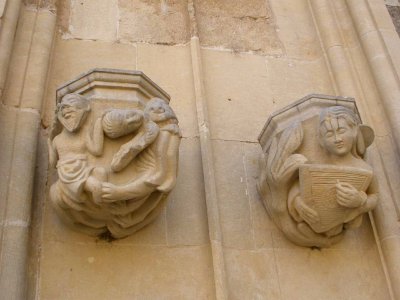 Santa María Real de Nieva - Monasterio de Nuestra Señora de Soterraña, portada gótica de la iglesia 07
