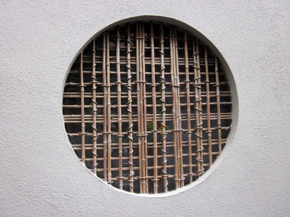 Round window mud wall bamboo