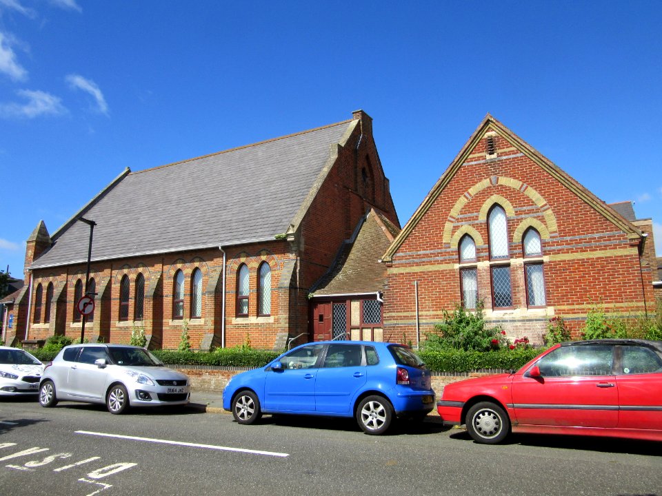 Sandown Baptist Church, Station Avenue, Sandown (July 2016) (4)