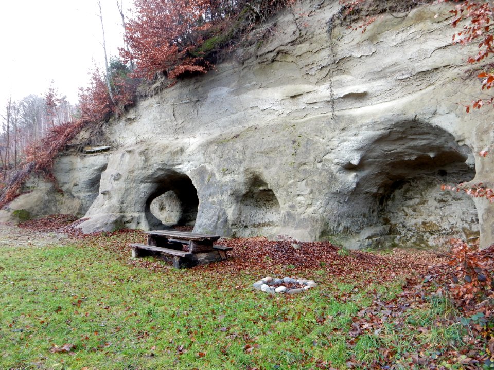 Sandsteinhöhlen bei Lobsigen 01
