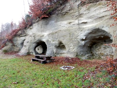 Sandsteinhöhlen bei Lobsigen 01