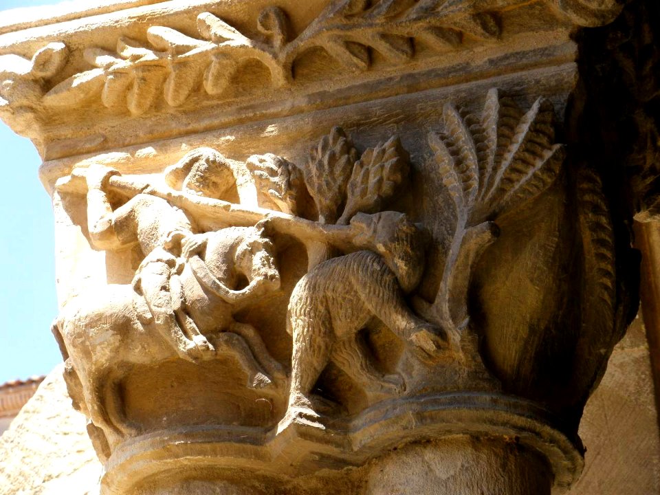 Santa María Real de Nieva - Monasterio de Nuestra Señora de Soterraña, claustro, capiteles 09