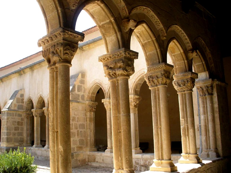 Santa María Real de Nieva - Monasterio de Nuestra Señora de Soterraña, claustro 03