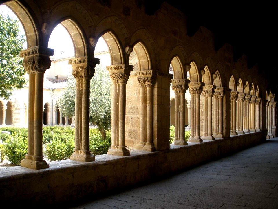 Santa María Real de Nieva - Monasterio de Nuestra Señora de Soterraña, claustro 09