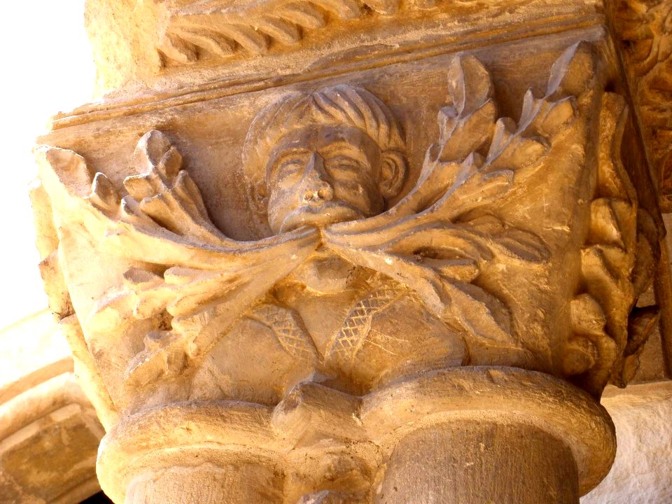Santa María Real de Nieva - Monasterio de Nuestra Señora de Soterraña, claustro, capiteles 17