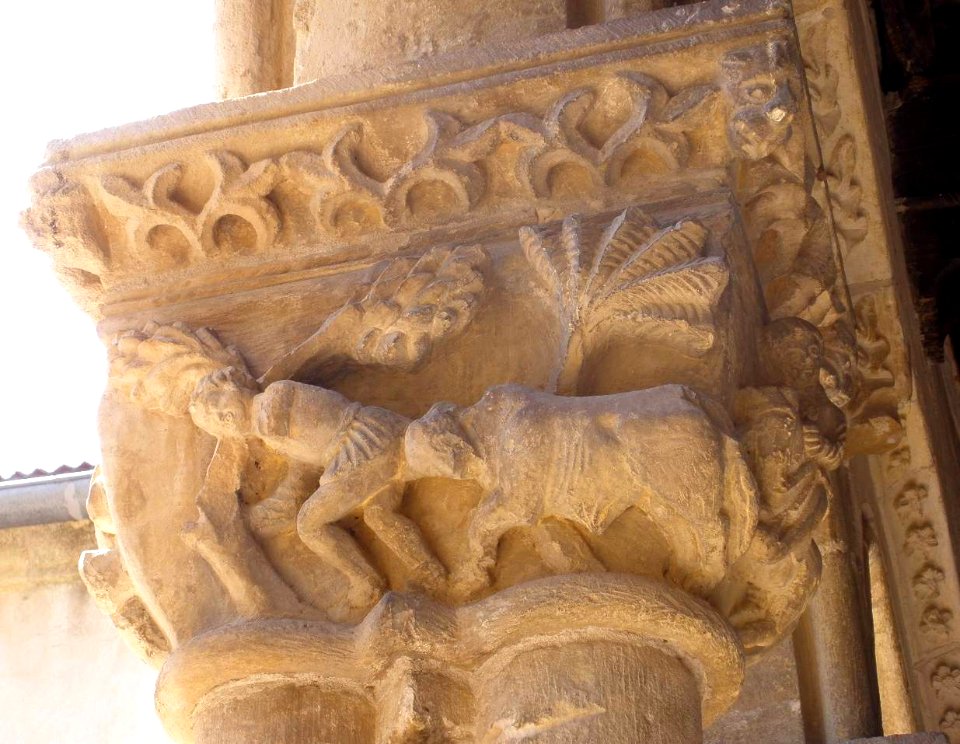 Santa María Real de Nieva - Monasterio de Nuestra Señora de Soterraña, claustro, capiteles 19