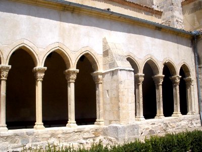 Santa María Real de Nieva - Monasterio de Nuestra Señora de Soterraña, claustro 02