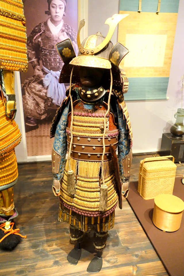 Samurai armor for boy, No. 1935.50.4559 - Etnografiska museet - Stockholm, Sweden - DSC01151