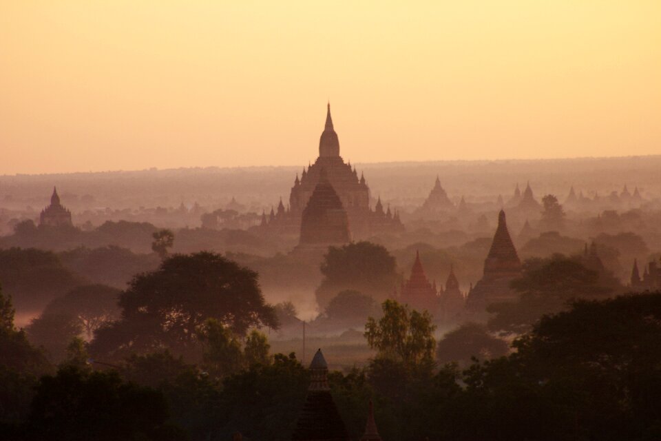 Bagan sunrise temple level