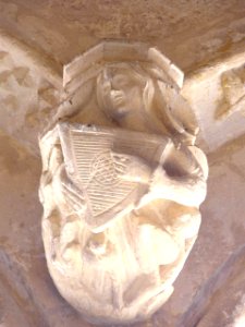 Santa María Real de Nieva - Monasterio de Nuestra Señora de Soterraña, claustro, capiteles 01