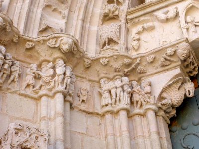 Santa María Real de Nieva - Monasterio de Nuestra Señora de Soterraña, portada gótica de la iglesia 01
