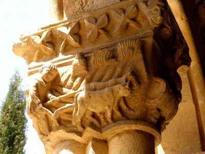 Santa María Real de Nieva - Monasterio de Nuestra Señora de Soterraña, claustro, capiteles 10