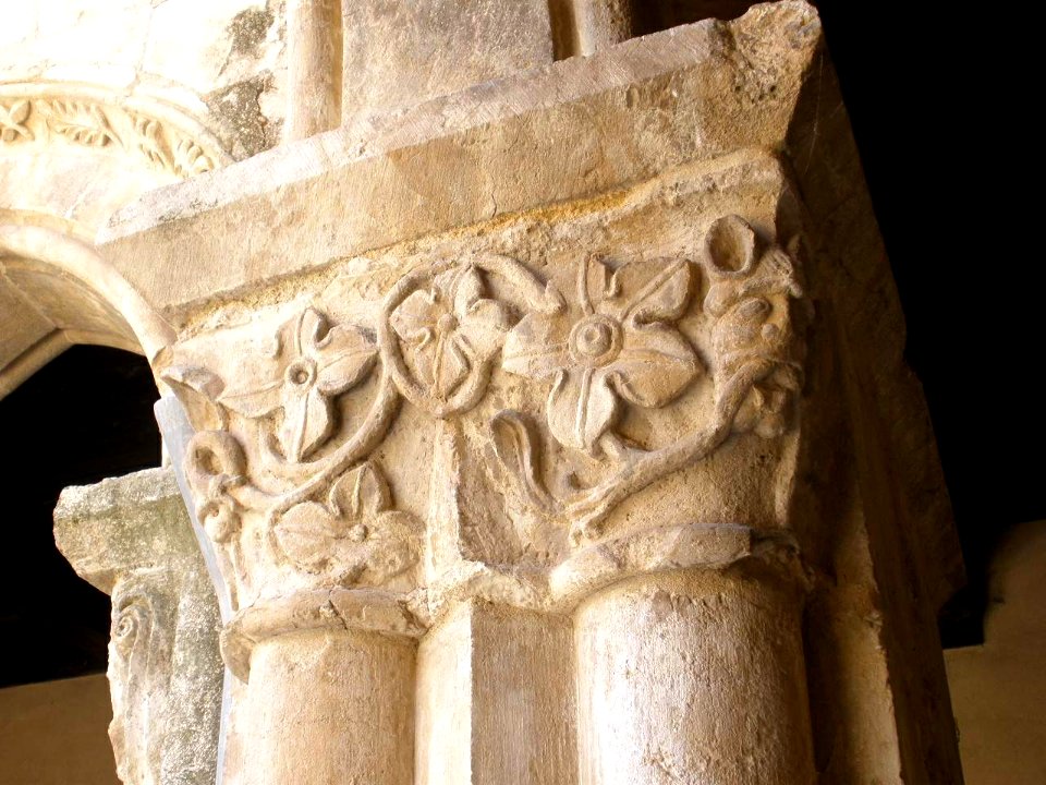 Santa María Real de Nieva - Monasterio de Nuestra Señora de Soterraña, claustro, capiteles 15