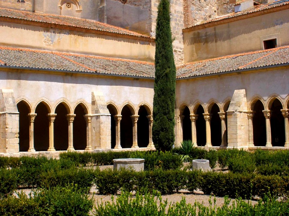 Santa María Real de Nieva - Monasterio de Nuestra Señora de Soterraña, claustro 06