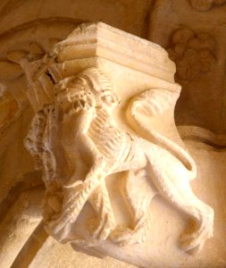 Santa María Real de Nieva - Monasterio de Nuestra Señora de Soterraña, claustro, capiteles 04