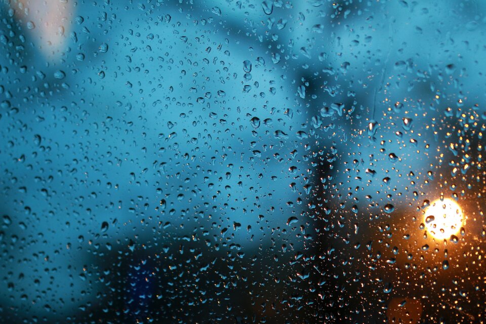 Glass rain king it's raining