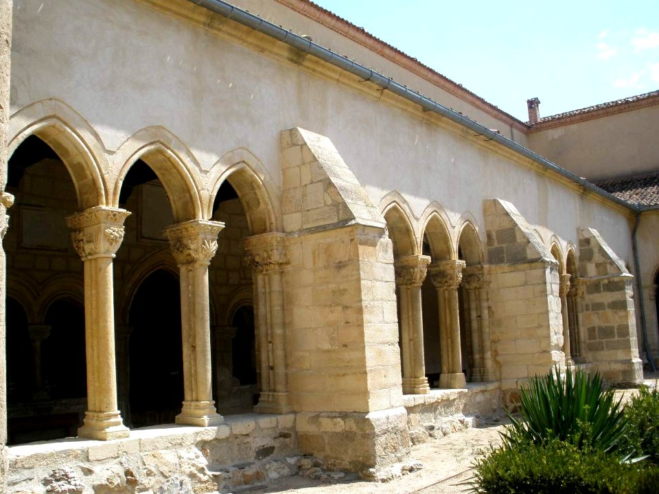 Santa María Real de Nieva - Monasterio de Nuestra Señora de Soterraña, claustro 04