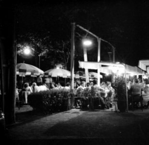 San Feliu (Costa Brava) Caféterras in de avond, Bestanddeelnr 254-0863
